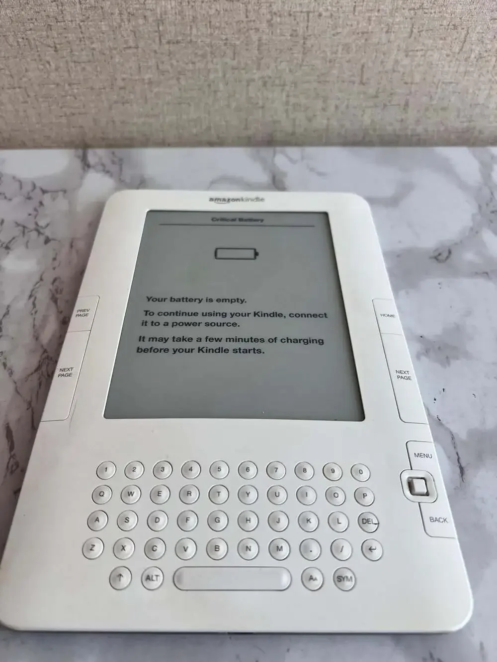 Amazon Kindle 2nd Generation E-Reader (Model D00701)